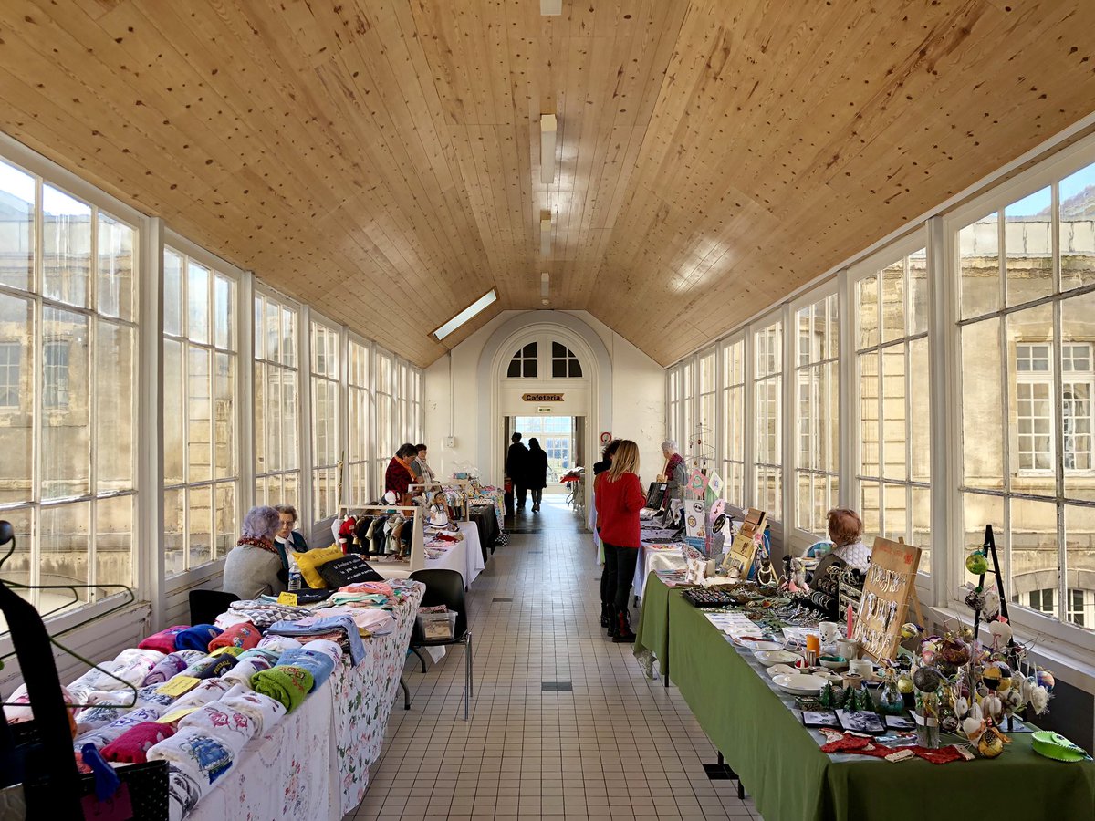 sebastienfagnen's tweet image. Le « marché des petits cadeaux » du collectif des habitants des #Vallons vous accueille à l’espace René Lebas jusqu’à 18h. Belle manière de marier cadeaux de Noël et solidarité avec le stand @Telethon_France tenu par les bénévoles. À ne pas rater ! @CherbourgEnCot #Animation