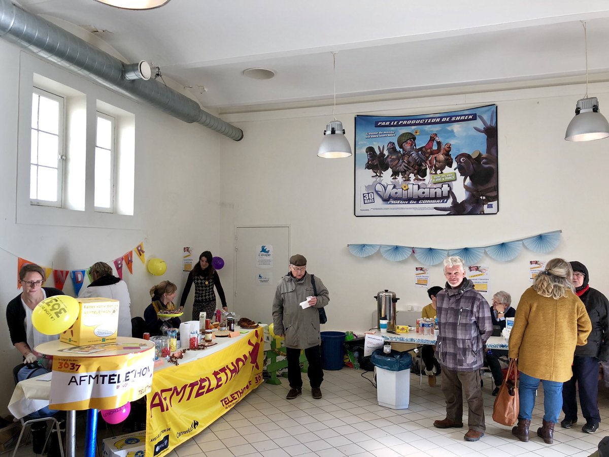 sebastienfagnen's tweet image. Le « marché des petits cadeaux » du collectif des habitants des #Vallons vous accueille à l’espace René Lebas jusqu’à 18h. Belle manière de marier cadeaux de Noël et solidarité avec le stand @Telethon_France tenu par les bénévoles. À ne pas rater ! @CherbourgEnCot #Animation
