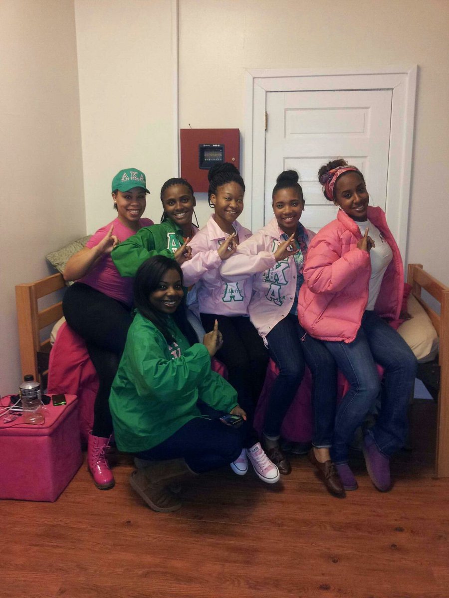 xoxoNETTEA's tweet photo. On this day, I became a member of Alpha Kappa Alpha Sorority, Iiiiiiiiincorporated!! #6YearsIn #FA12 #ZHWhereItsGreater 💕💚💕💚 https://t.co/gddOPHgGIp