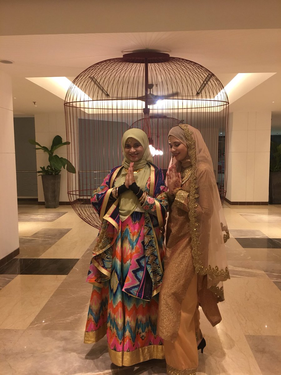NanaSyazanaa's tweet photo. A lil throwback; #Traditionalnight  ✨🌙🔥💛🧡🎊 https://t.co/YTduTDnMMk