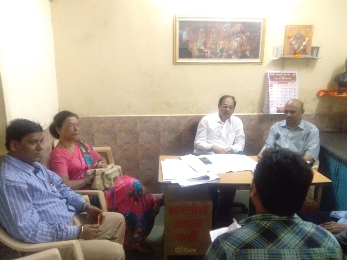 parag_alavani's tweet photo. Meeting with #shaktikendra pramukhs of ward 83 at #bamanwada in #vileparle vidhansabha. Planned #MLAfunds #ParleMahotsavCMchashak and
#boothcommittees work. https://t.co/Ulad798W4e
