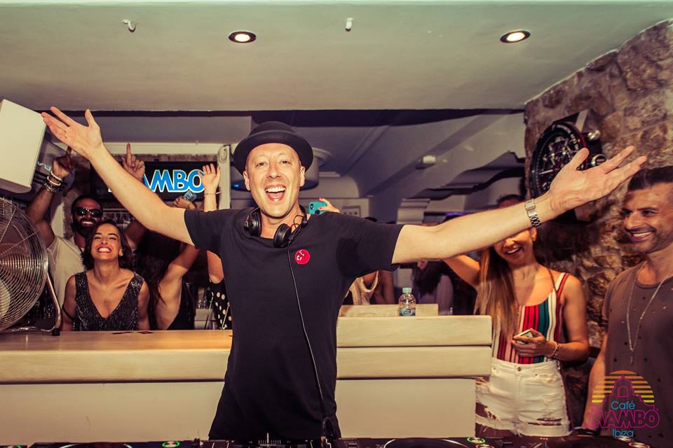 #Eastbourne Get ready to Jump &amp; Shout with our man <a href="/ErikHagleton/">Erik Hagleton</a> !! 💃We return to <a href="/embassyeb/">Embassy Eastbourne</a> on 1st Dec to get your festive season started right!! 😎✌🌴☀ >> goo.gl/ujmMn1 #mamboontour