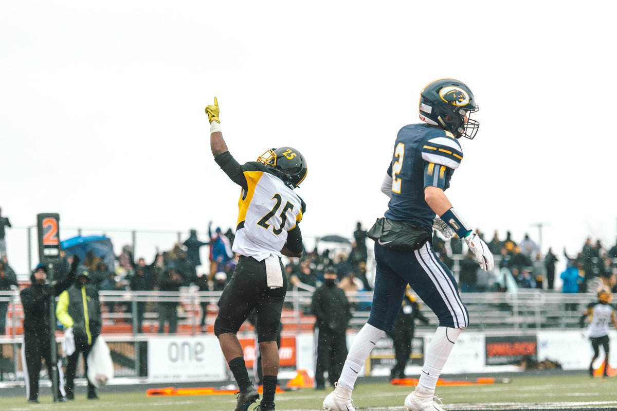 CarlJonesPhoto's tweet photo. Cold and snowy but the fellas played! Grind hard all week and finish the job on Saturday! #fourmorequarters https://t.co/3KqbVqNqE9