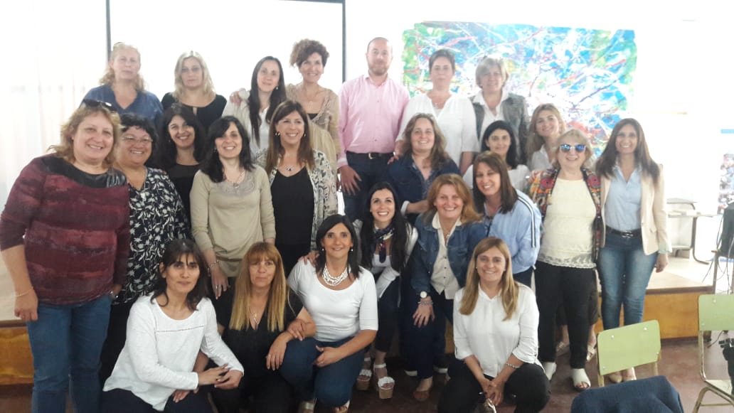 iglesiasvaleria's tweet photo. El viernes realizamos una interesante jornada junto a Inspectores de GE y de GP y prof. de Práctica Docente del profesorado de Educ. Primaria. Gracias a la #Region24 y #Region25 por este encuentro y por el compromiso para seguir mejorando juntos la educación de nuestros alumnos. https://t.co/6dyZtLjvDd