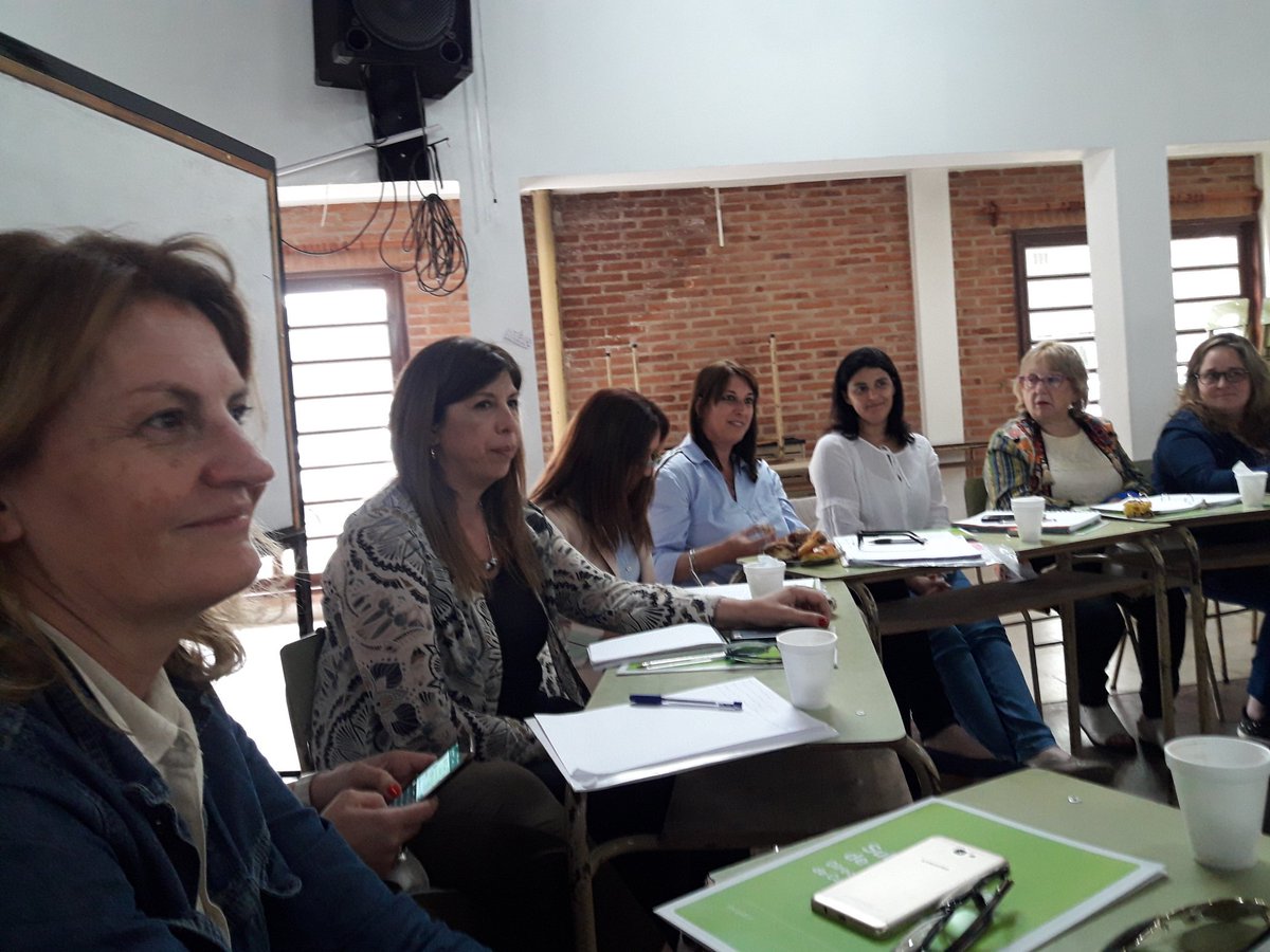 iglesiasvaleria's tweet photo. El viernes realizamos una interesante jornada junto a Inspectores de GE y de GP y prof. de Práctica Docente del profesorado de Educ. Primaria. Gracias a la #Region24 y #Region25 por este encuentro y por el compromiso para seguir mejorando juntos la educación de nuestros alumnos. https://t.co/6dyZtLjvDd