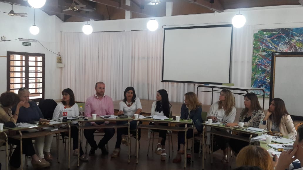 iglesiasvaleria's tweet photo. El viernes realizamos una interesante jornada junto a Inspectores de GE y de GP y prof. de Práctica Docente del profesorado de Educ. Primaria. Gracias a la #Region24 y #Region25 por este encuentro y por el compromiso para seguir mejorando juntos la educación de nuestros alumnos. https://t.co/6dyZtLjvDd