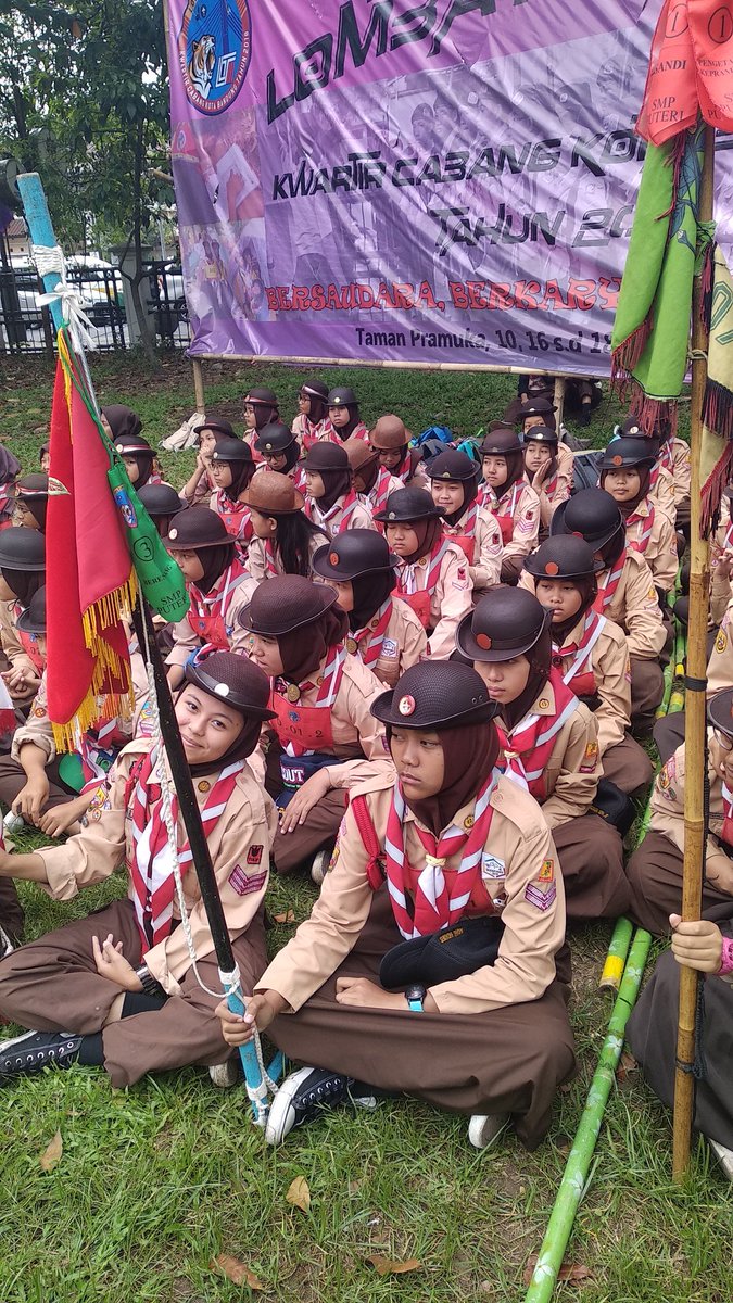 scoutofPANGLIMA's tweet photo. Regu tulip utama
Senyumin aja si dia mah ah biar peka https://t.co/KOJheecyNa