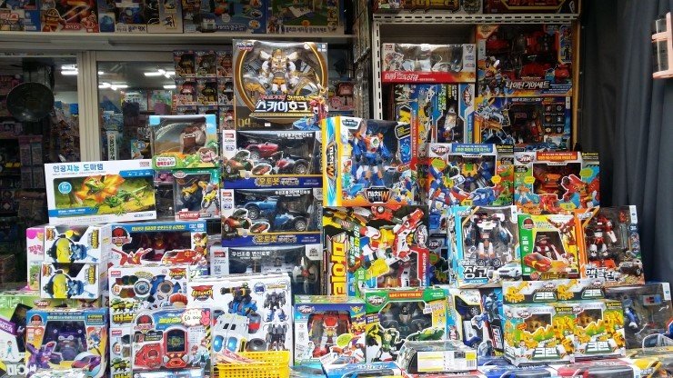 Koora Twitter वर おいおい おもちゃやろうならば韓国の一番の観光スポットはここだぜ 東大門市場 ここはさ 店がたくさんあるんだけど 全部昔ながらのあの積んでいるおもちゃの箱たちが見れるよ