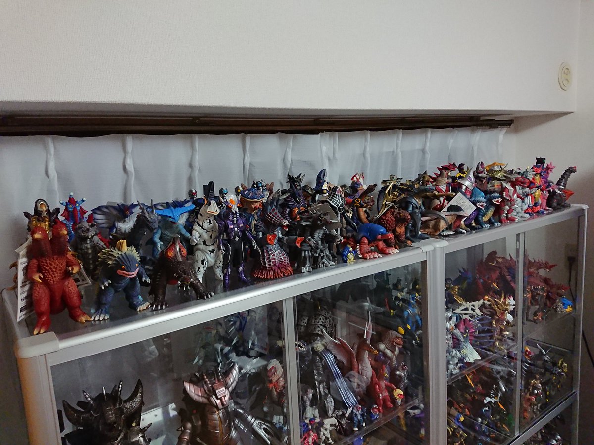 まなしな En Twitter Ssss Gridman のアカネちゃんに触発されて平成ウルトラ怪獣 Aソフビ棚を設営してみました ここに居ないキャラは新しい棚に設置予定 Https T Co Fyykwtu6sa Twitter