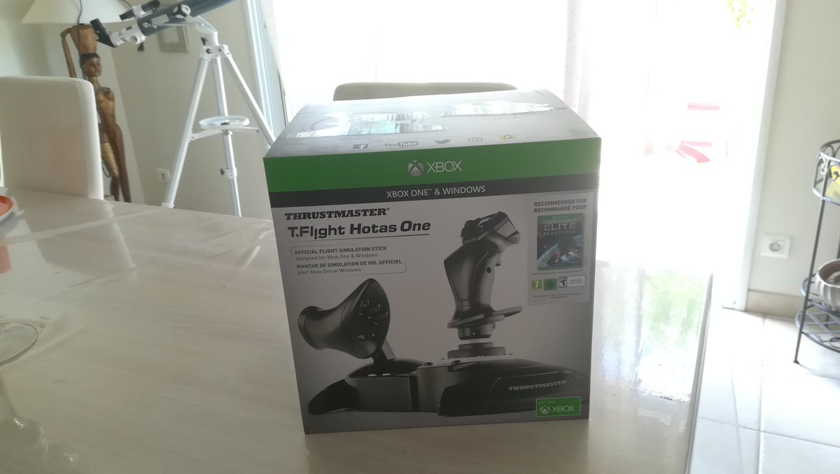 Cmdr_KrokoZero's tweet photo. Really happy with my T. Flight Hotas One for #Xbox and PC I bought last August.
Works well and pretty robust.
(pics from August 17th).
o7
#EliteDangerous #XboxOne #HotasOne https://t.co/INZpC996hS