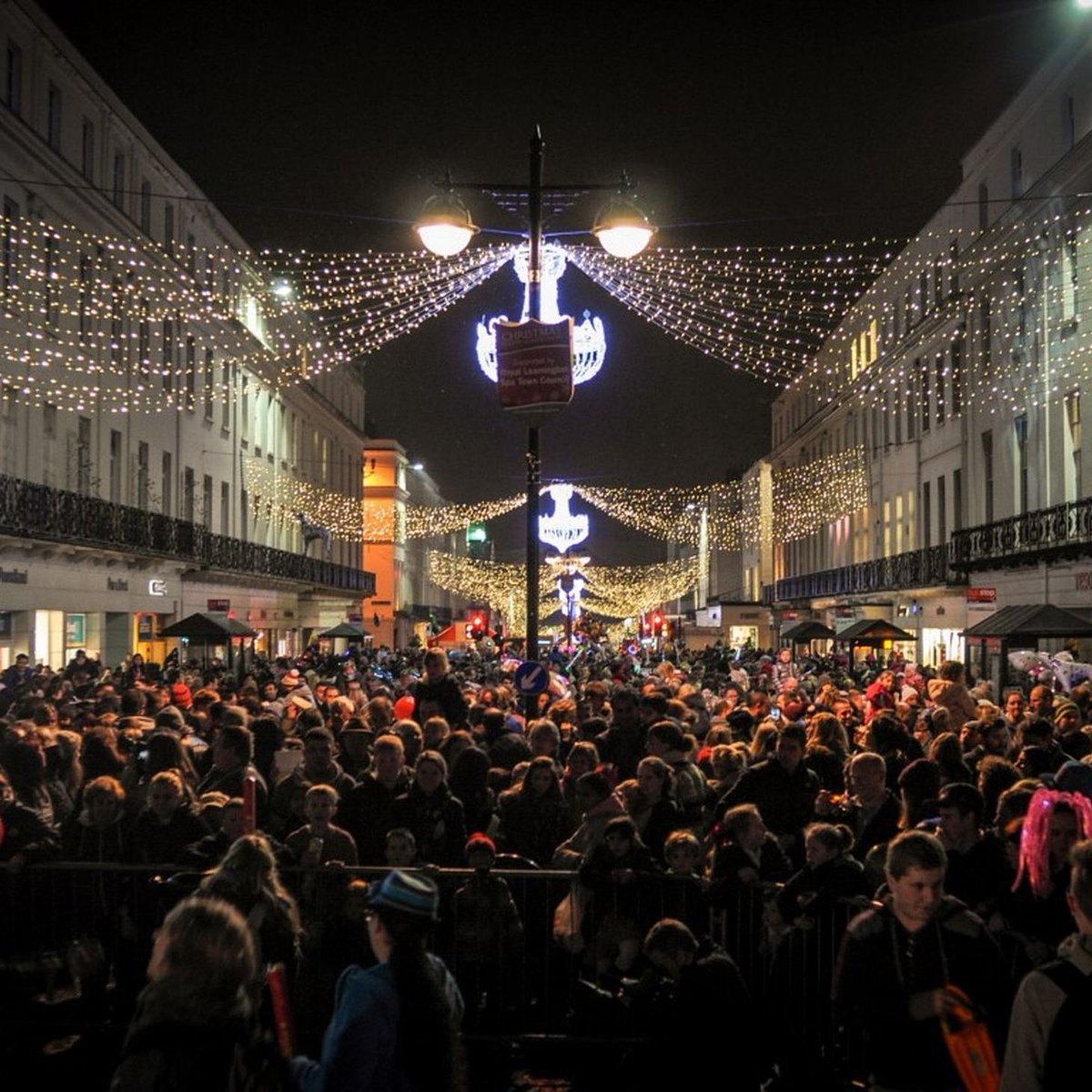 Today we are switching on the Leamington Christmas Lights with <a href="/102TouchFM/">R.I.P Touch FM</a>! See you at 4:30!