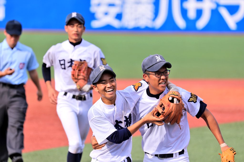 gari_wasabi's tweet photo. 前へ前へ 数cmずつでいいから 耐えて前へ
ついさっき派手に転んだばっかで
笑われているし あっちこっち痛むけど

それくらいが上等だろ また立ち上がろう

あの空より青く 太陽より眩しい
たとえ泥にまみれても
傷だらけで泣いてても
また走り出す背中はただ美しい         #虹 https://t.co/N7GoSmEVbQ