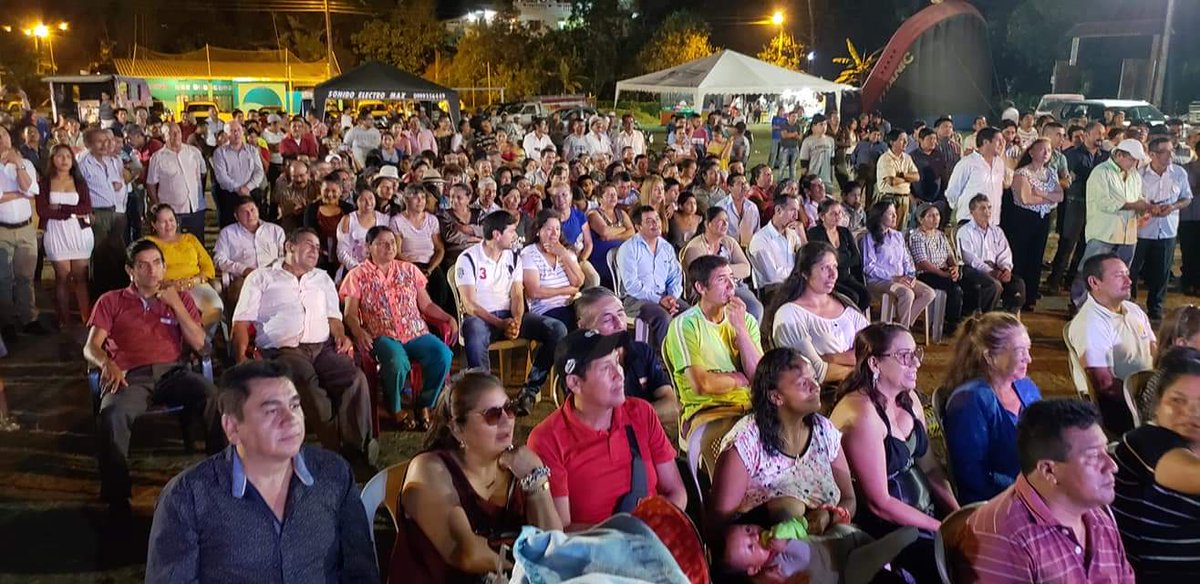 VinicioColomaR's tweet photo. Ayer en horas de la noche se realizó la entrega de la vía de acceso desde #Echeandía hasta la comunidad de #ElTesoro, mejorada con #CarpetaAsfáltica. Gracias por todo su apoyo en la construcción de sus grandes sueños. #PrefecturaDeBolívarCumple https://t.co/i21tjnVzB6