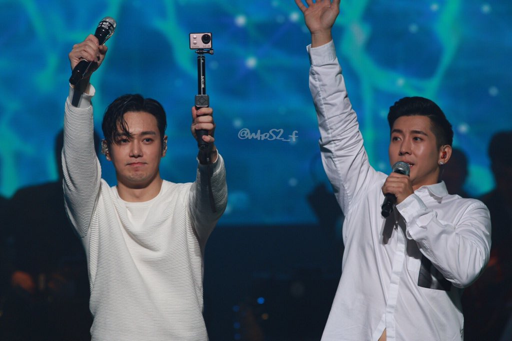 whoS2_f's tweet photo. #플라이투더스카이 콘서트 프리뷰
감사합니다 감사합니다 감사합니다
플라이투더스카이가 있어서 행복합니다
#환희 #브라이언 #Hwanhee #Brian 
#FlytotheSky #헤어질시간이정해진
#ATimeLimit https://t.co/GPTImY3h35