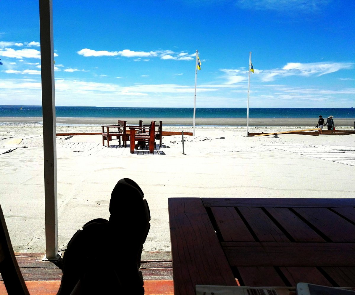 Gabymanry's tweet photo. Brunch &amp; Beach...
#brunch #sping #primaverasound #beach #playa #viento #wind https://t.co/X38Yppt3Fo