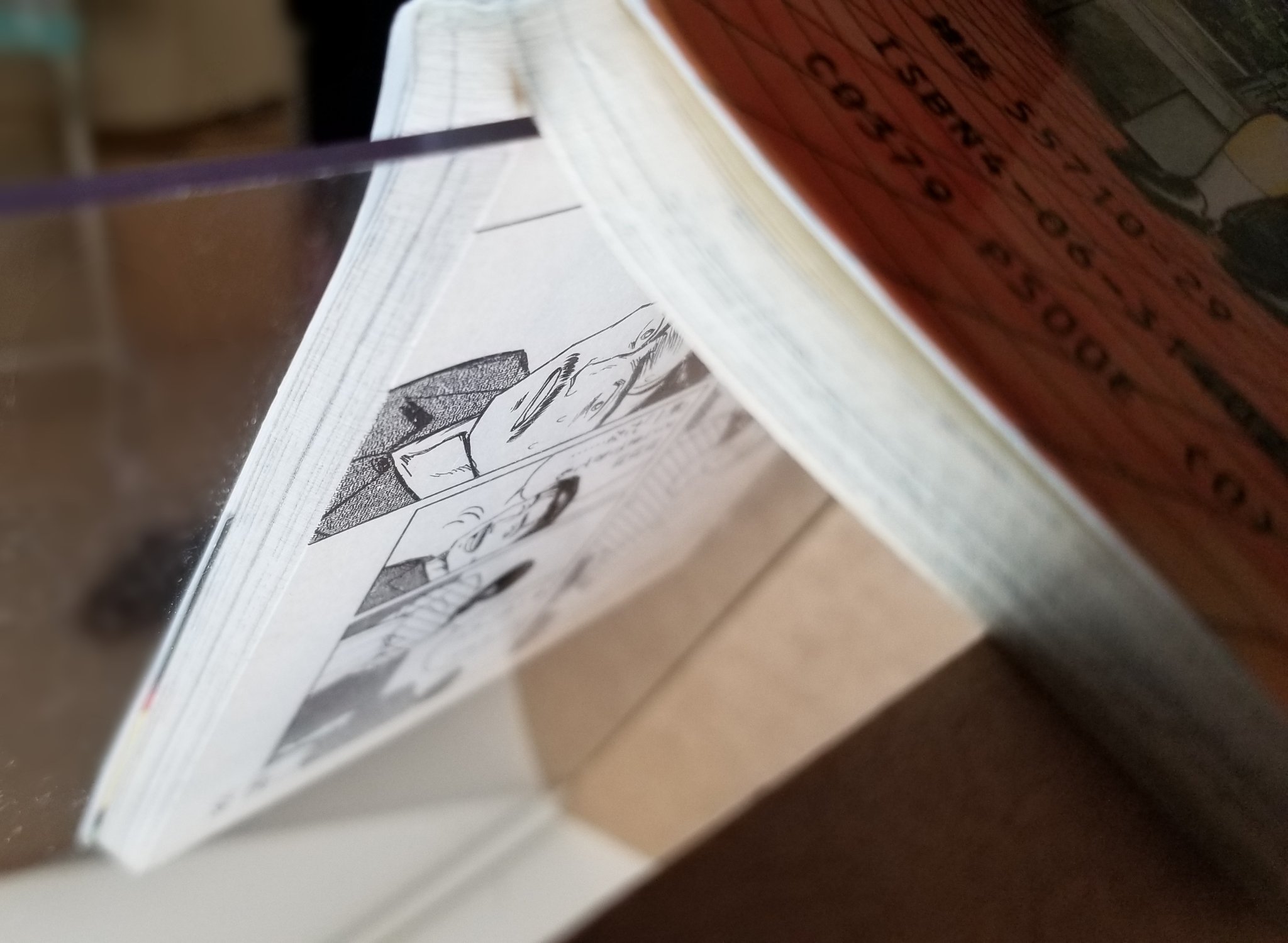アル 自炊 非破壊 Adobescan ガラス等で押さえつけるとページめくりが面倒 さらにコミック本だと中央部の歪みがどうしても気になる で ふと気づいた 逆さにすれば自分の重みでいい感じでは と ハンディスキャナーも考えた が 取り込む手間は