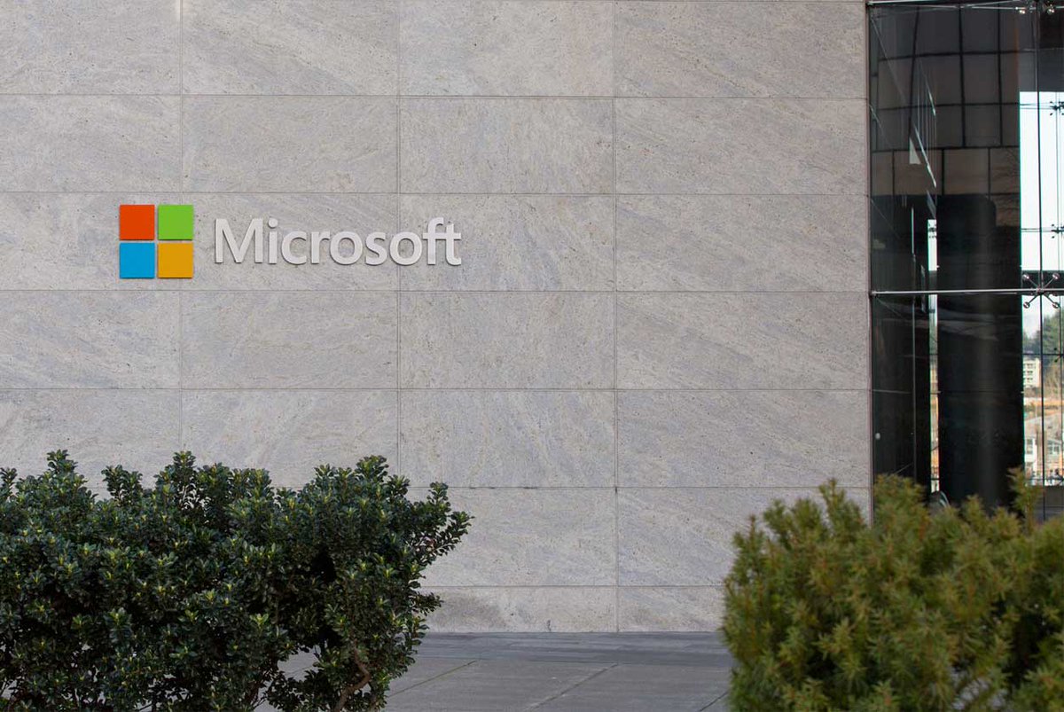 Aji_Logism's tweet photo. Microsoft devance Amazon. #IT #Informatique #ValeurBoursière https://t.co/TqnRux93Gv https://t.co/64ReCXso2B