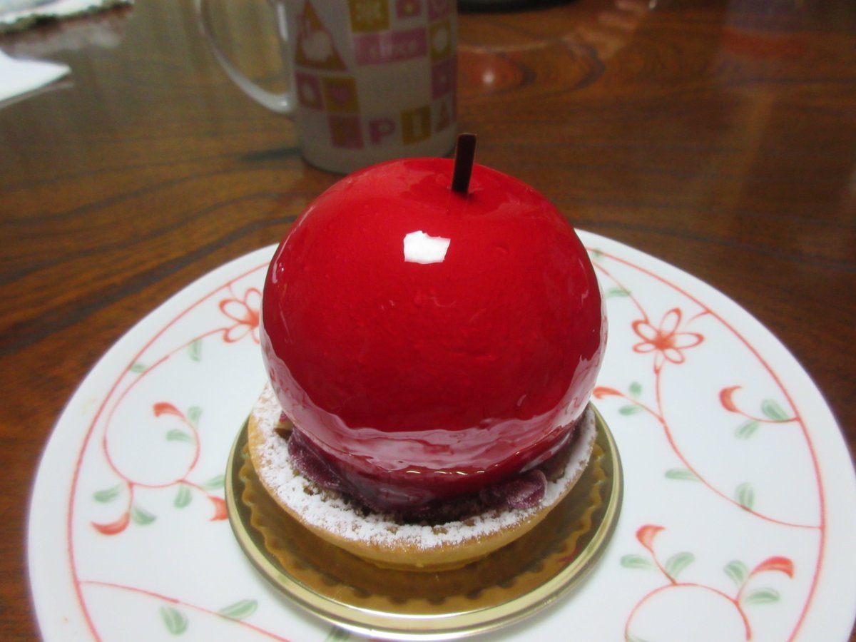 佐藤さえ Twitterren ブールドゥネージュ盛岡 緑ヶ丘店さんの マリアージュポム りんごそっくりのケーキ 姿が可愛くて ムースの甘さとリンゴのジュレのすっぱさが楽しく とても美味しいケーキでした カフェコーナー限定のパンケーキも美味しいです T