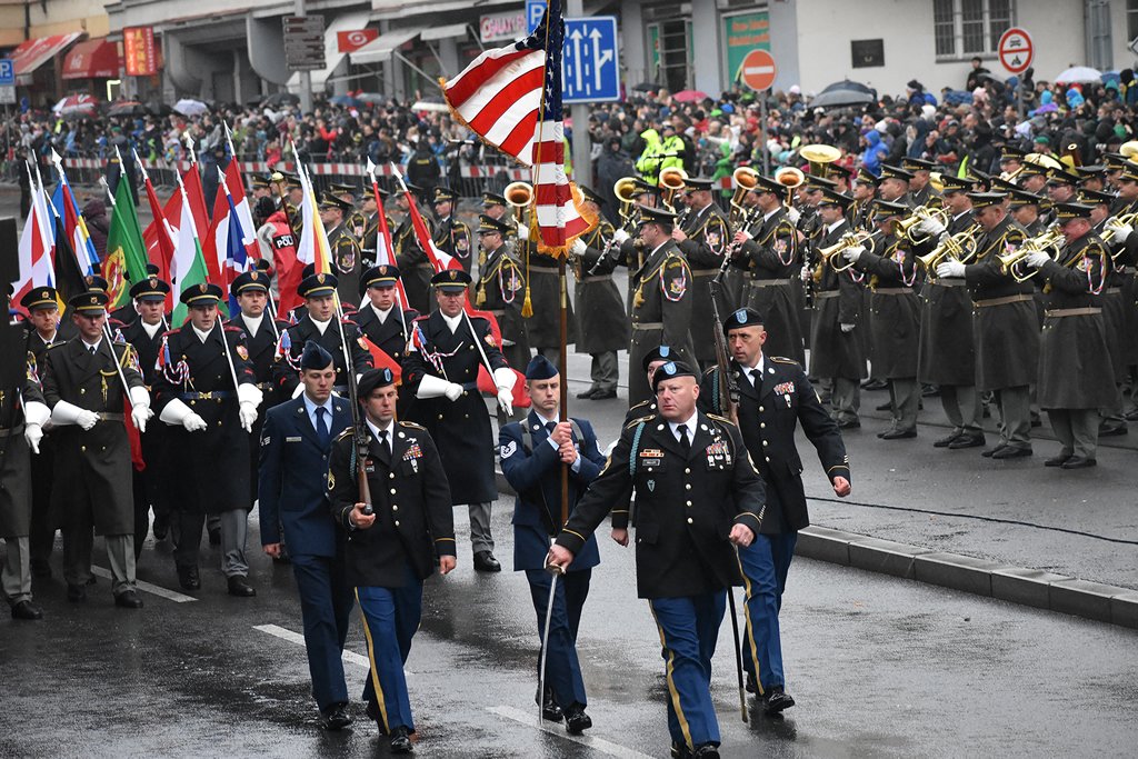 USArmyEURAF's tweet photo. #StatePartnershipSunday: Nebraska and Texas National Guard celebrated 25 years of partnership with 🇨🇿 and participated in the Czech Military’s Centennial celebration. Read more at:https://t.co/DhvSsykqdj
@NENationalGuard @TXMilitary @USNationalGuard @USEmbassyPrague @StateDept https://t.co/JsEpKly19y