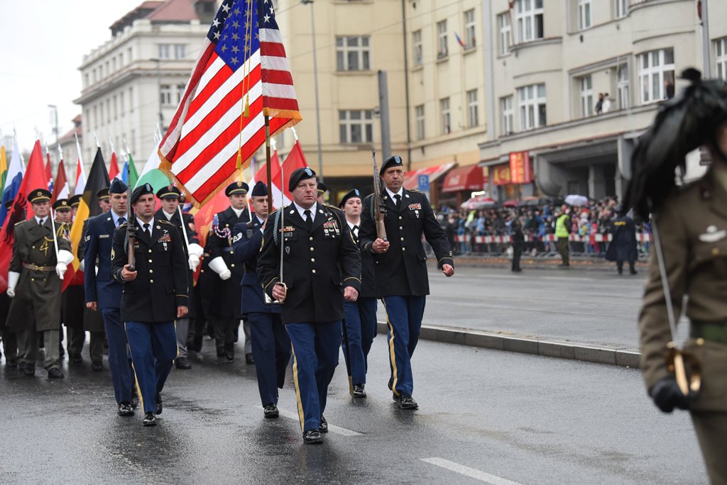 USArmyEURAF's tweet photo. #StatePartnershipSunday: Nebraska and Texas National Guard celebrated 25 years of partnership with 🇨🇿 and participated in the Czech Military’s Centennial celebration. Read more at:https://t.co/DhvSsykqdj
@NENationalGuard @TXMilitary @USNationalGuard @USEmbassyPrague @StateDept https://t.co/JsEpKly19y