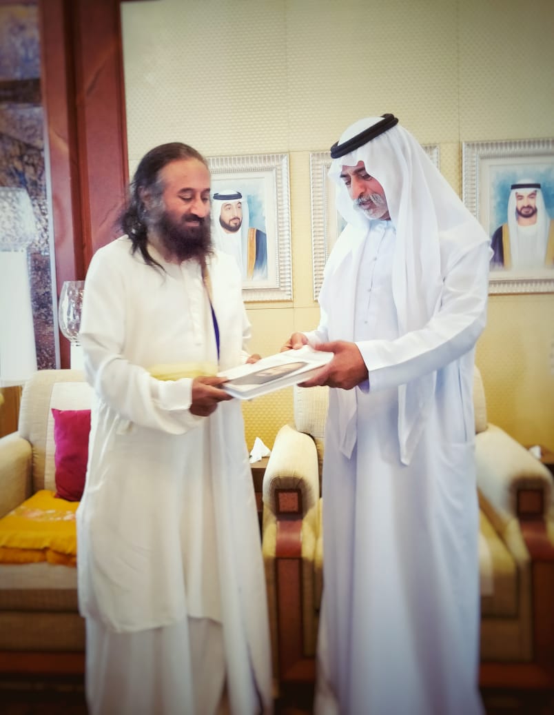 Gurudev's tweet photo. Was received at the Sheikh Zayed Grand Mosque in Abu Dhabi by H.E. Dr. Yousif Al Obaidli, Director-General of the Mosque. H.E. Sheikh Nahyan bin Mubarak Al Nahyan, the UAE Minister of Tolerance received our delegation at the Sheikh Nahyan Palace. https://t.co/JtZ8Ew4ffV