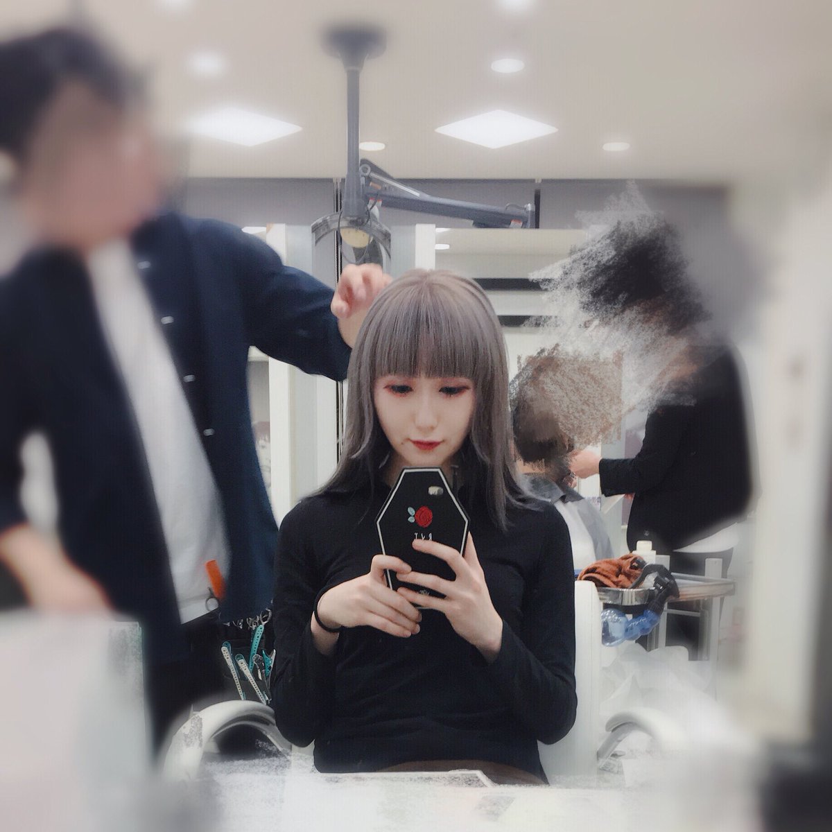 白雪ルチア בטוויטר 外側がシルバーアッシュで内側が暗めのラベンダーアッシュ かなりレイヤーいれたから内側の色がちらちら見えてめちゃくちゃ可愛い ツインテールの為にやった髪型って感じだからはやくツインテールにしたい ちなみに外側の髪の毛は死にましたナムい