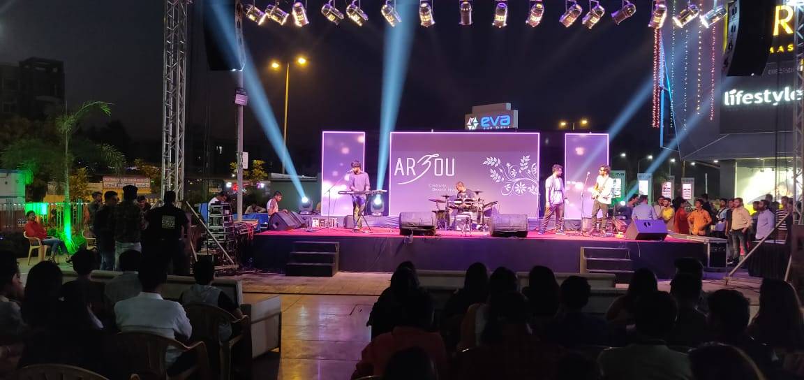 SharatoLagu's tweet photo. Glimpse of Sharato Lagu live concert.
#sharatolagu #incinema #superhitentertainment https://t.co/WfIJtEZuhf