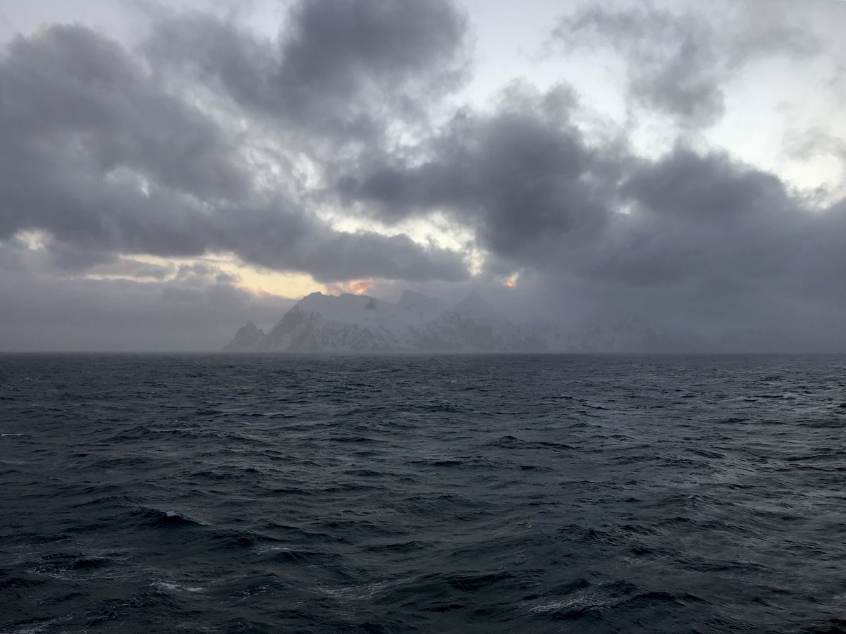 Take a look at my blog about the #JR18002 cruise reaching Elephant Island and our southern most sampling station for the <a href="/ORCHESTRAPROJ/">ORCHESTRA PROJECT</a>. drakepassageblog.wordpress.com/2018/11/18/ele…