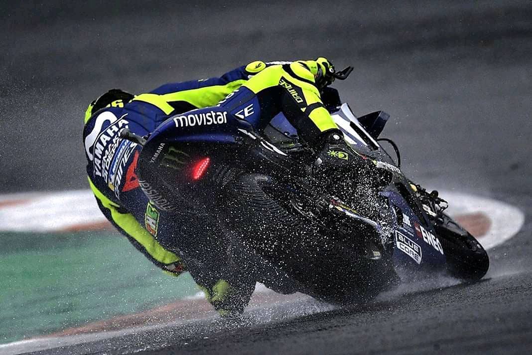 _Mamen_Gass's tweet photo. Y lo de @ValeYellow46 ...
Lo de este hombre no es normal.
Me quitaré el sombrero 46 millones de veces. https://t.co/os3UY9Ja0H