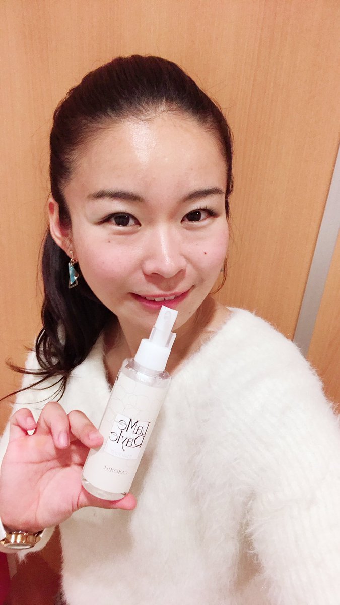 shiiiiiiiiiiho's tweet photo. 協賛の #la_me_rayle さんからお肌に優しいクレンジングオイル頂きました◝( ˙ ꒳ ˙ )◜💕💕ショーの前にヘアメイクさんにバッチリ塗ってもらったメイクも、太鼓の本番で汗まみれになったメイクも優しく落としてくれそうです✨✨

#カモミレフェスタ
#myfirstmodel https://t.co/J9S32WR3YT