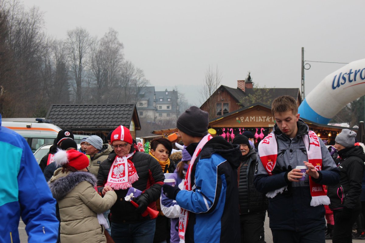 andrzejdrobik's tweet photo. Na skoczni coraz więcej kibiców, czekamy na konkurs indywidualny #pucharswiata w #wisla. Czekamy! :) @zachodni #dzwwisle #wislaskoki https://t.co/mE1KNTYm2L