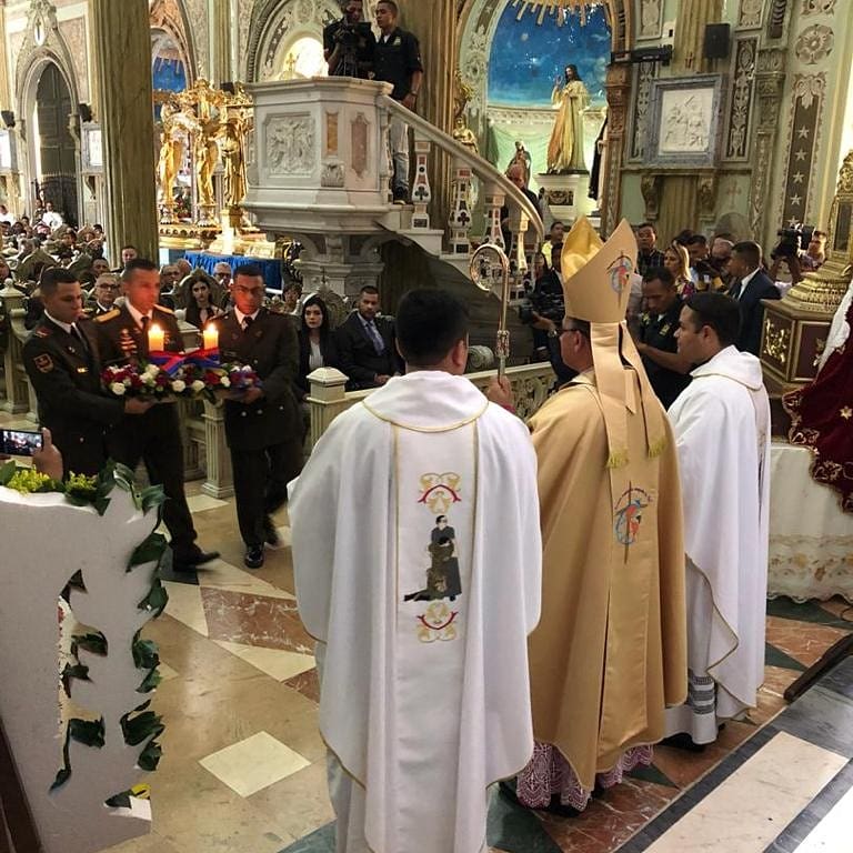 Mcsordimilvzla's tweet photo. Misa en honor a Nuestra Señora de Chiquinquirá patrona de la Guardia Nacional Bolivariana. Presidió Monseñor Benito Adán Méndez Bracamonte junto a sus capellanes de la GNB. @benito_adanm https://t.co/qlKq2nllco