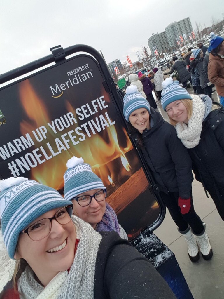 StephanieVeeck's tweet photo. Some #funselfies @MeridianCU #MeridianPlace #NoellaFestival #treelighting @DowntownBarrie https://t.co/itzzYROd2R