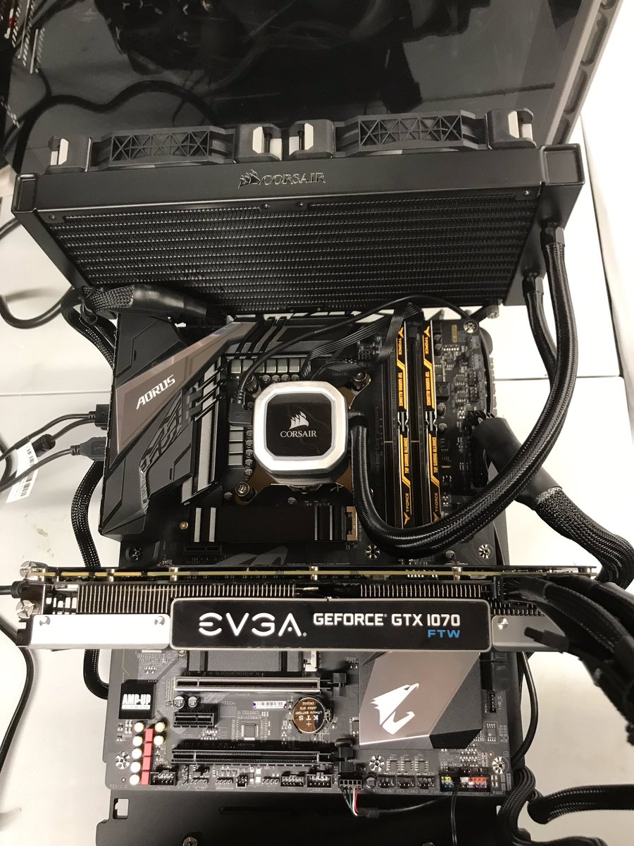 PCModsCanada's tweet image. #openbenchtable lives!!! I’m throughly impressed with this bench, excellent quality and craftsmanship. Now time to install Windows and start pushing this #9900k #benching #pcmods #pcmodding #pcmodder #crucial #corsair #evga #teamgroup #gigabyte #AORUS