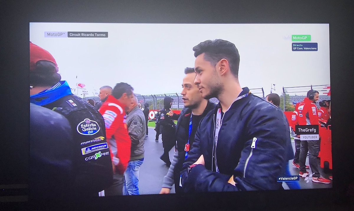 TheGrefg's tweet photo. “Mamá, mira! El TheGrefg ese en la carrera de Moto GP!!” 🏍💨

Ando disfrutando en Valencia de las motos y parece una tontería pero hace ilusión que muchos medios ya tomen en serio eso de ser “youtuber” 💙 https://t.co/U5Gg0hSSvo