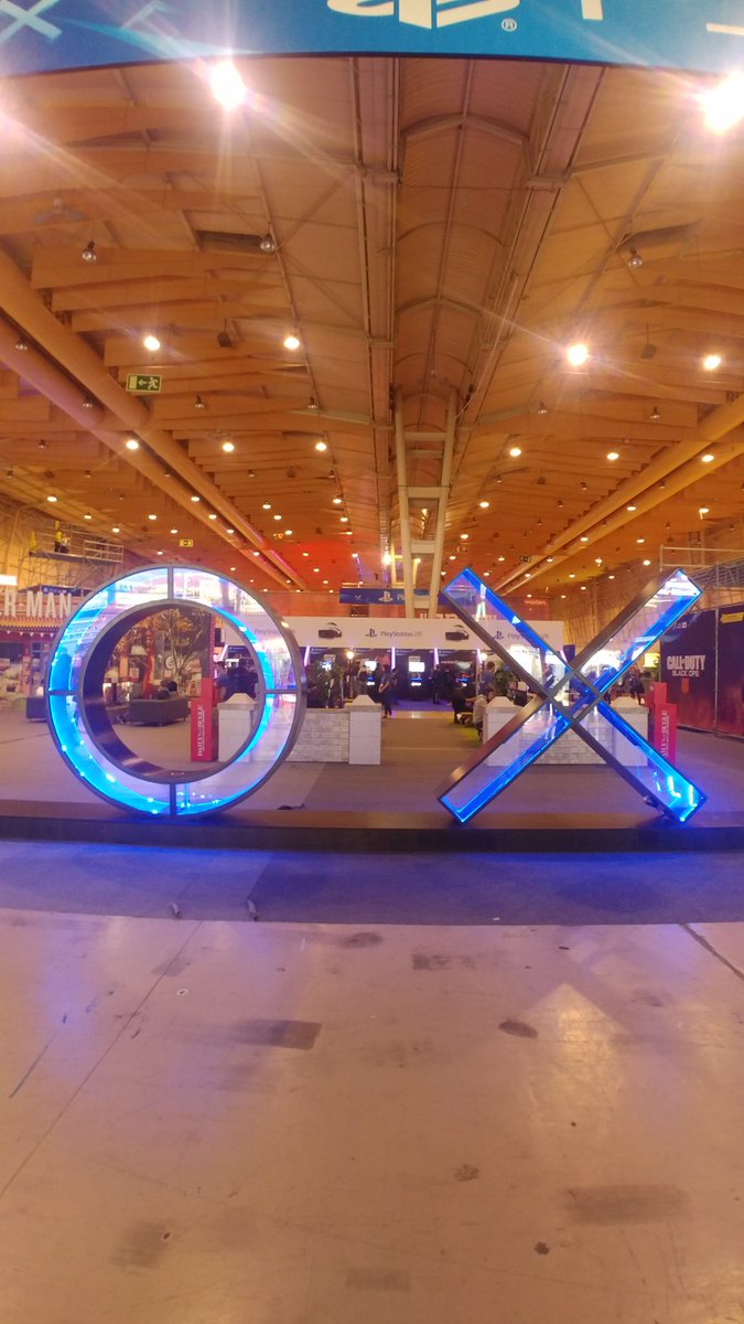 OXStudio_'s tweet image. We made it! 😂

 @Capture_Game #lisboagamesweek 
#indiedev