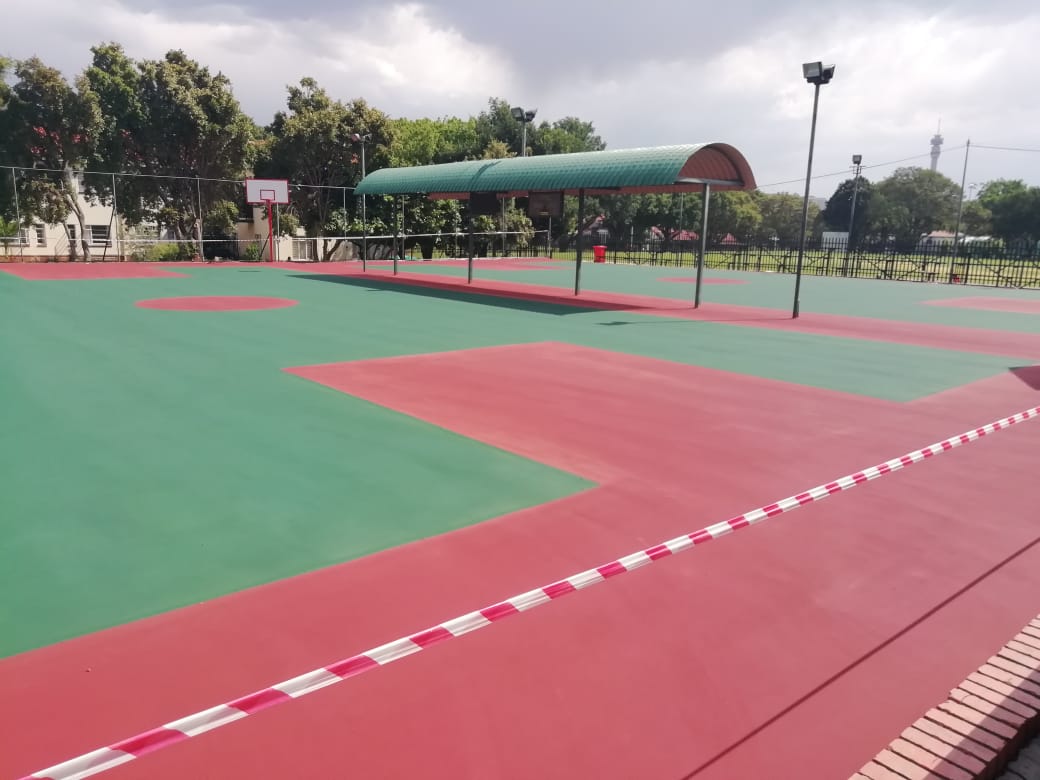 KingEdVIISchool's tweet photo. #RedUpdate as the #redhoops courts looking very snazzy &amp; slick with a new coat of paint🏀🏀🏀 #redclass #reddevelopments progressing so well #GoSchool @peace1972SMS @Koeksie83 https://t.co/M1e48sEsZ5