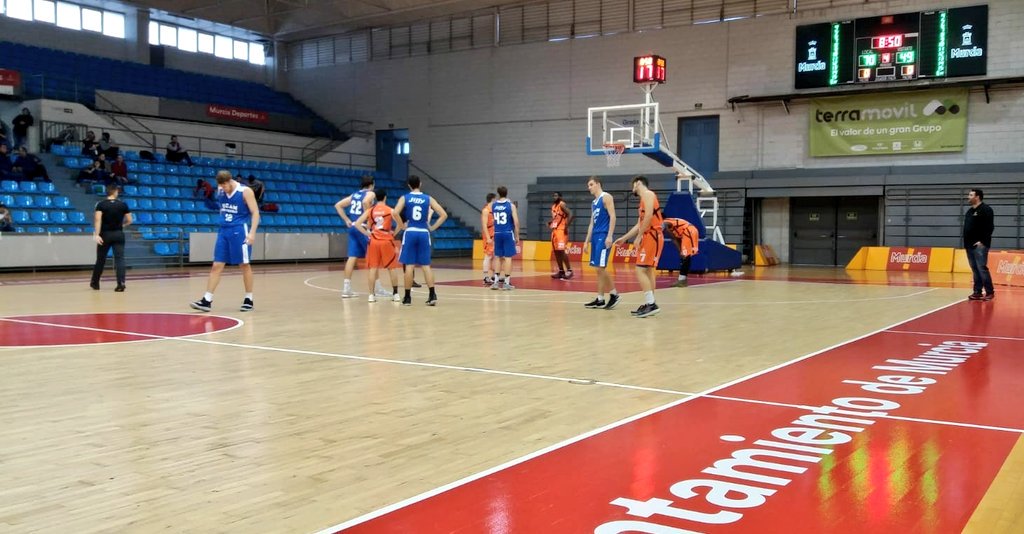 UCAMMurcia's tweet photo. 🏀 LIGA EBA 

¡FINAL! 
UCAM Murcia Jiffy 84 
Cartaga Telecom Estudiantes 66 Cartagena (@cbestudiantesct) 

Gran triunfo del conjunto de liga EBA ante Estudiantes de Cartagena. 
5ª victoria d la temporada para los de @aampcoach con un @imaarti_6 descomunal. 

#CanteraUCAMMurcia 💪🏻 https://t.co/Qe9xe84zdW