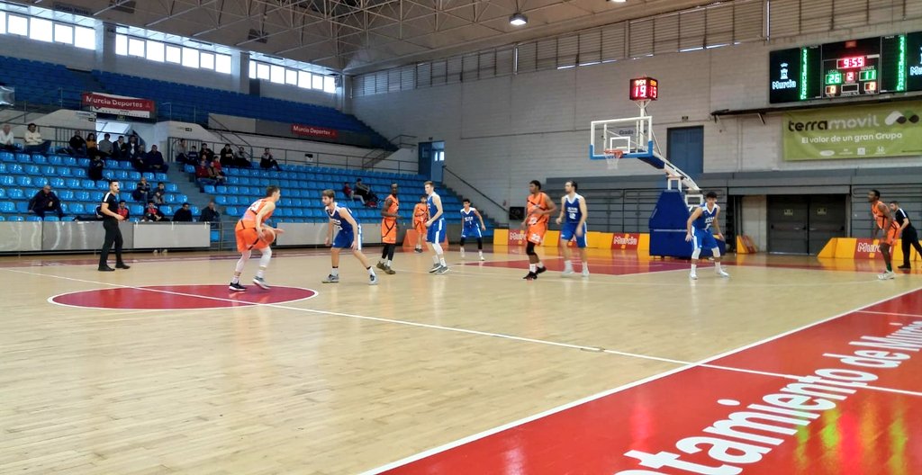 UCAMMurcia's tweet photo. 🏀 LIGA EBA 

¡FINAL! 
UCAM Murcia Jiffy 84 
Cartaga Telecom Estudiantes 66 Cartagena (@cbestudiantesct) 

Gran triunfo del conjunto de liga EBA ante Estudiantes de Cartagena. 
5ª victoria d la temporada para los de @aampcoach con un @imaarti_6 descomunal. 

#CanteraUCAMMurcia 💪🏻 https://t.co/Qe9xe84zdW