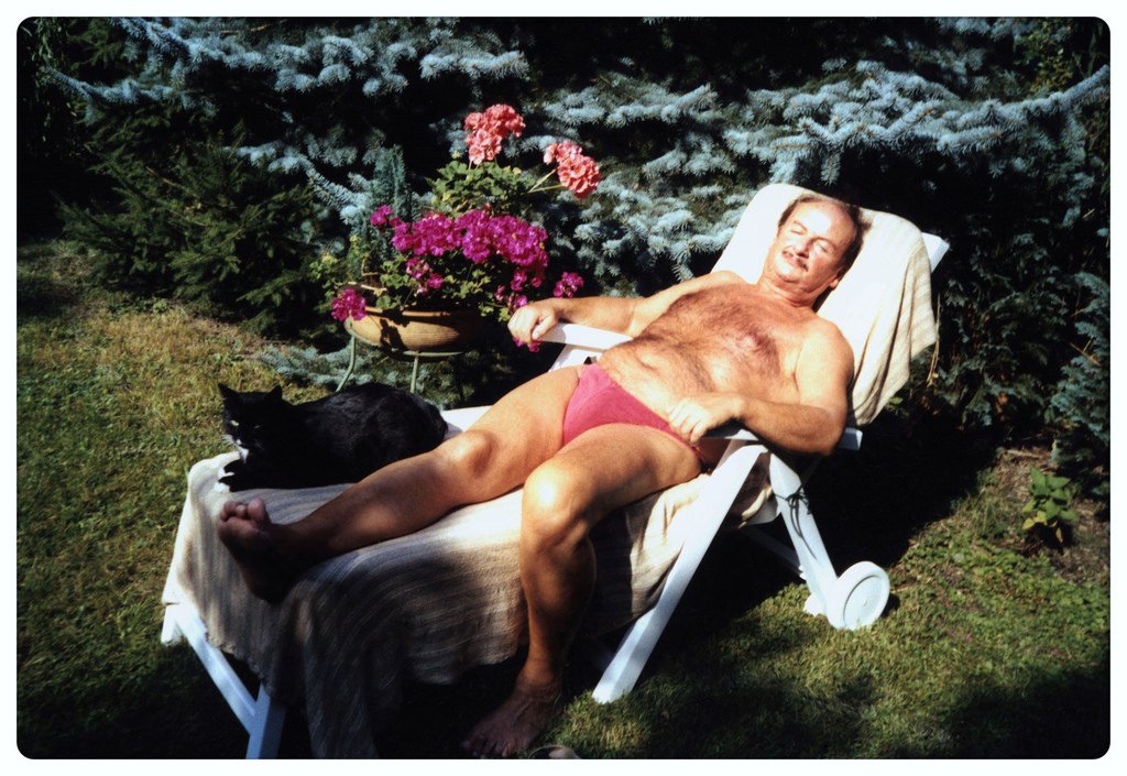 Have a lovely lazy sunday everyone! #TheDewdropper #lazysunday open.spotify.com/track/1TyXbMN0…