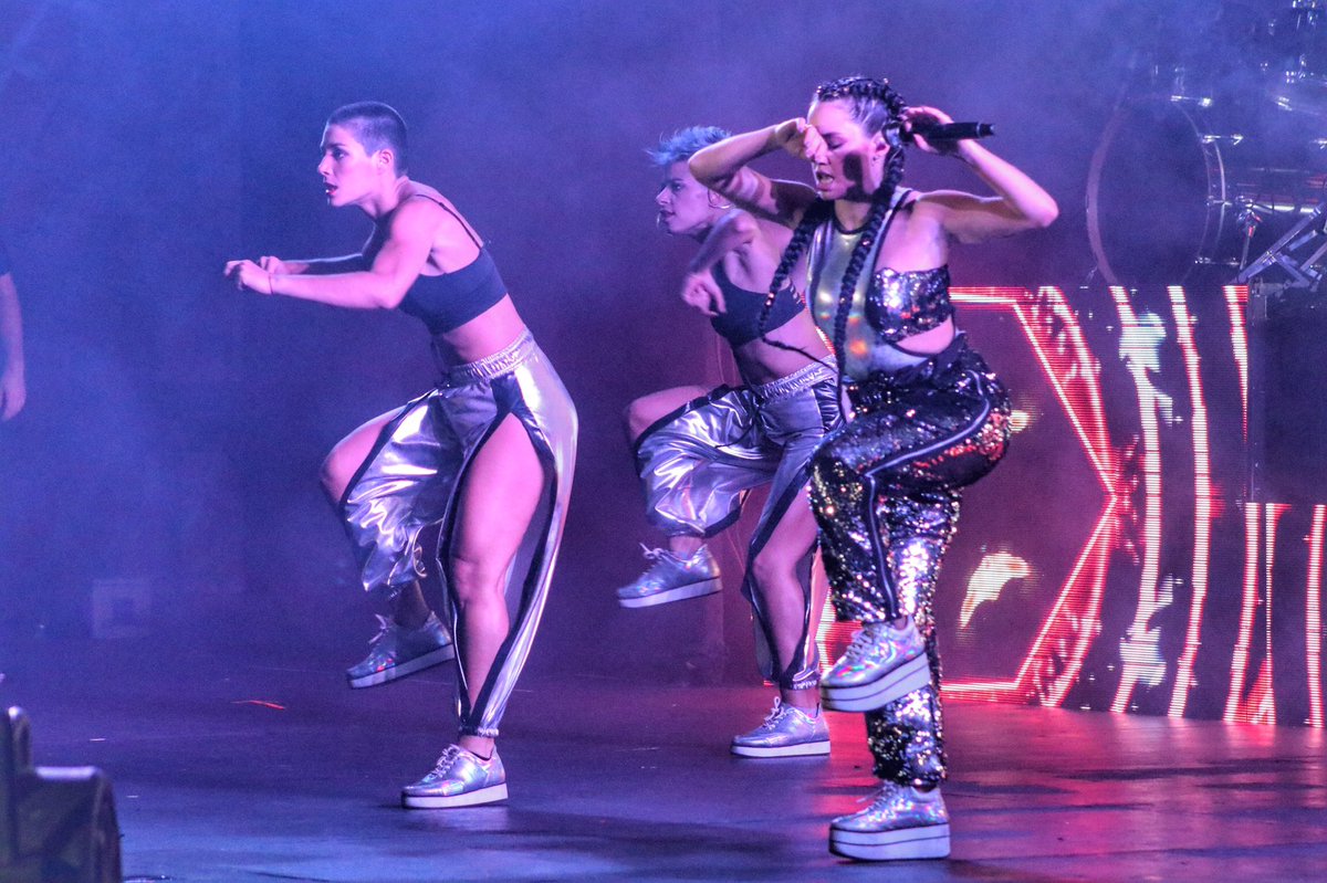 Me pidieron más y acá tienen 📷🙌 Comparto mas fotos del show 🎙 de @laliespos en #Uruguay 🇺🇾 #lalienuruguay