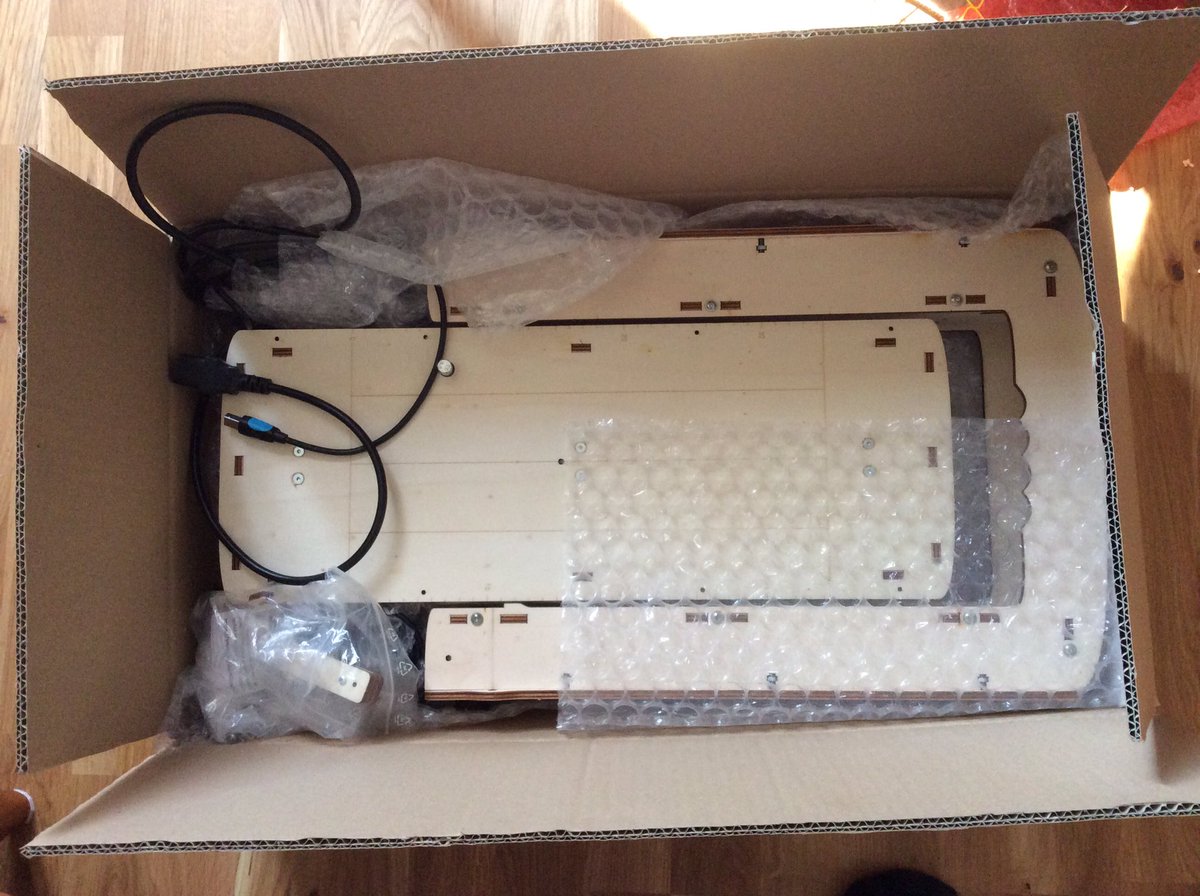 elcp72's tweet image. Voila ... La @MiniCut2d est prête à retrouver son créateur et son grand frère le week end prochain au @MakerFaireParis 😇