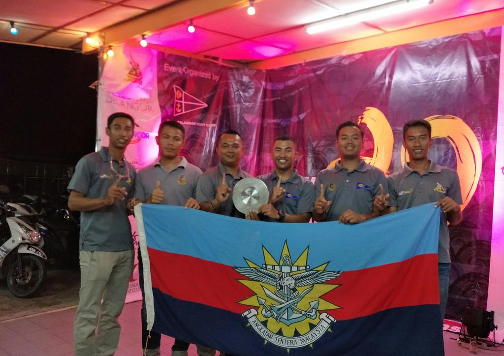 RMNSAILINGTEAM's tweet photo. Stage 1 went well. Tahniah #SYMarikh berjaya mendapat tempat pertama dan #SYZuhal mendapat tempat ke-4. Doakan kami berjaya merangkul kemenangan di peringkat seterusnya.

@jamaludinsairi 
@fmyeor https://t.co/dsfajgMyRx