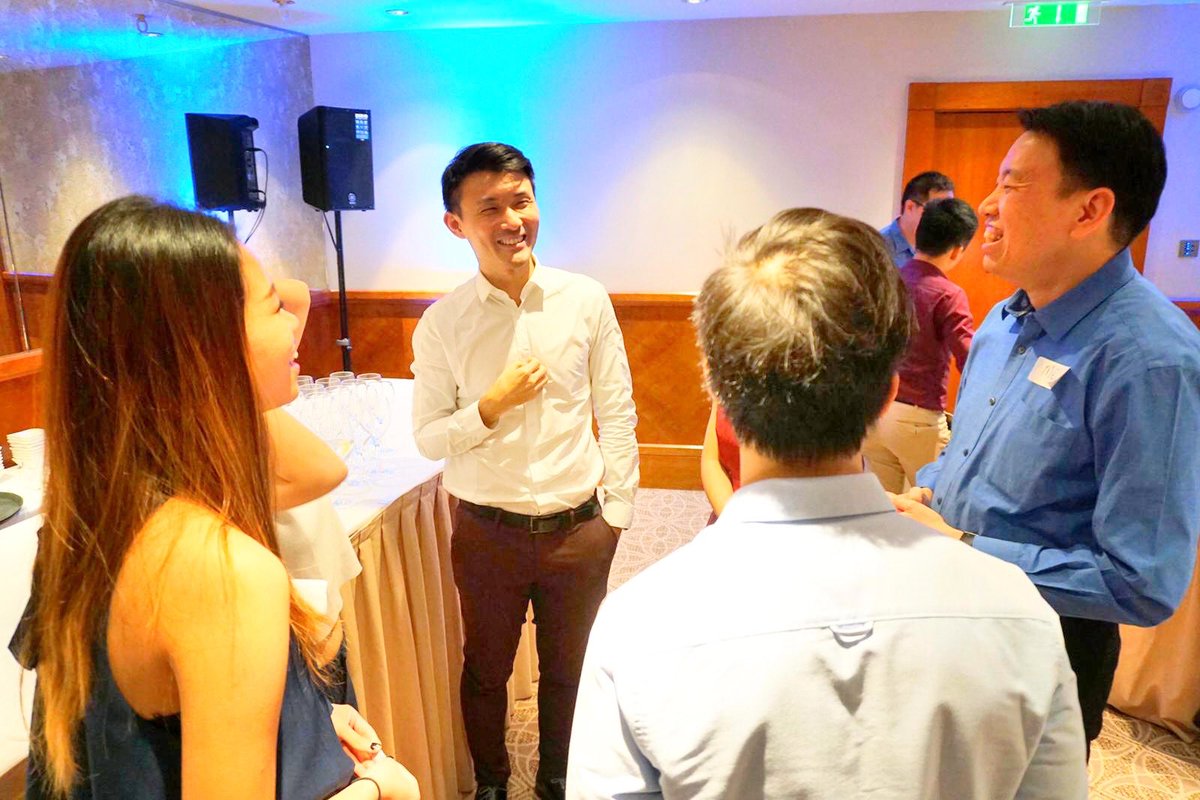 YamKeng's tweet photo. Meeting fellow #Singaporeans away from home is always a pleasure. Some of them are based in #London for work while many are studying, including our #LTA scholars who will bring back important engineering skills!
#sameaccent https://t.co/8Q33A4MNTU