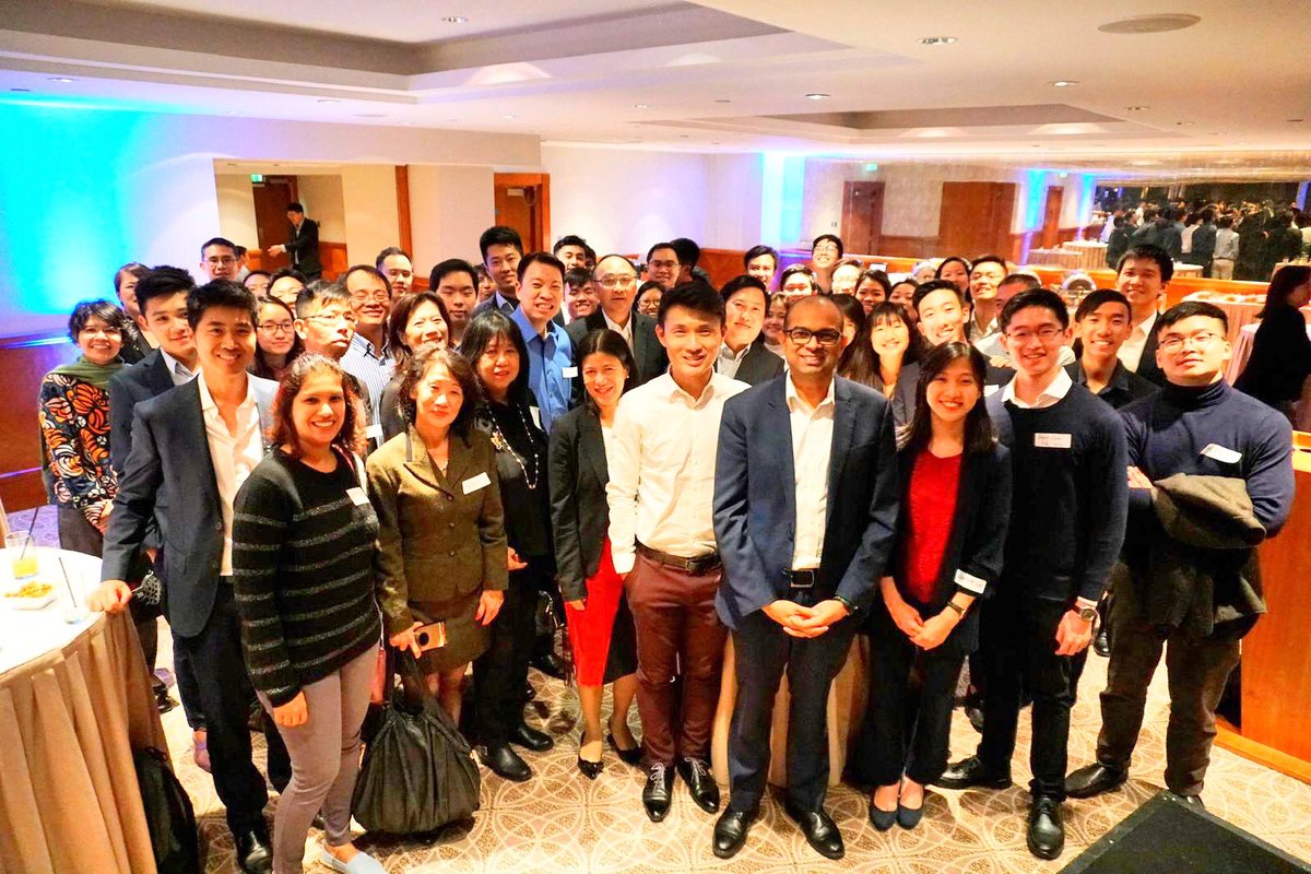 YamKeng's tweet photo. Meeting fellow #Singaporeans away from home is always a pleasure. Some of them are based in #London for work while many are studying, including our #LTA scholars who will bring back important engineering skills!
#sameaccent https://t.co/8Q33A4MNTU