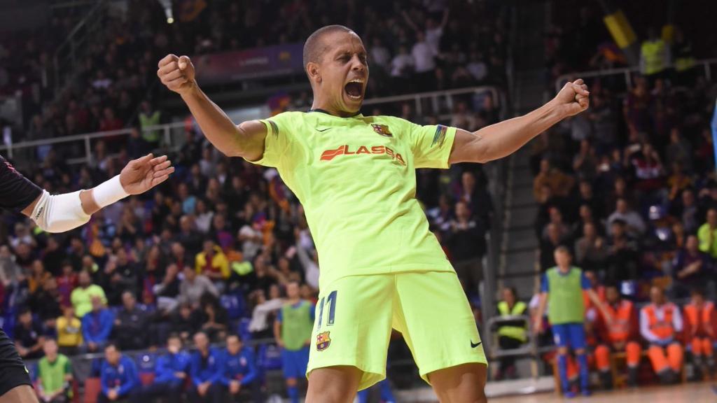 Num jogo entre antigos campeões, <a href="/FCBfutbolsala/">Barça Futbol Sala</a> vence <a href="/GazpromUgra/">МФК Газпром-Югра</a> por 2-0 e apura-se para a fase final da #UCLFutsal ao lado do <a href="/InterMovistar/">Movistar Inter FS</a> e do <a href="/afckairat/">KAIRAT FUTSAL</a>.

Último participante em Abril sairá do duelo <a href="/SLBenfica/">SL Benfica</a>-<a href="/FutsalSCP/">Futsal SCP</a> (19h00, Lisboa)!