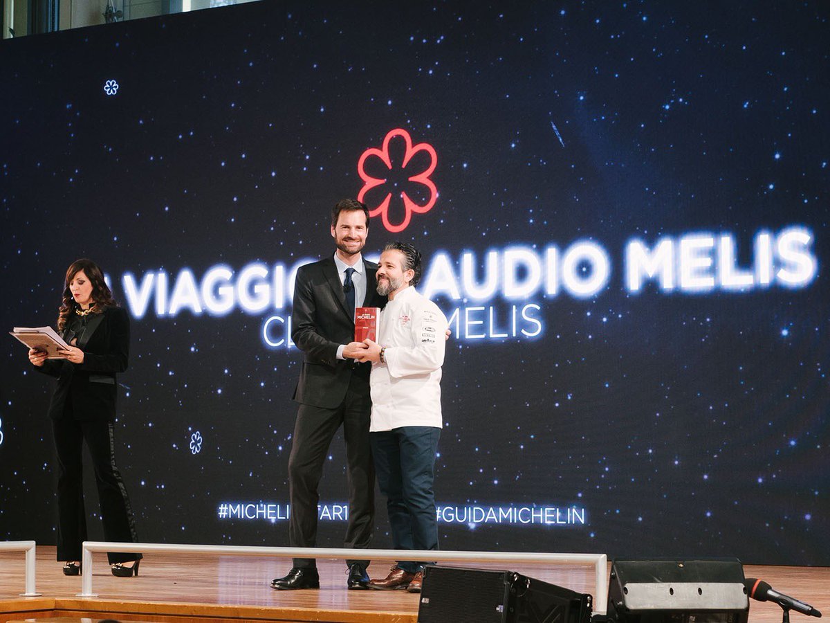 ChicChefs's tweet photo. Eccoli sul palco dell’Auditorium Paganini di Parma a ricevere la loro meritatissima stella Michelin: #ClaudioMelis del Ristorante In Viaggio a Bolzano #Mauriziobardotti del Al 43 di San Gimignano #GuidaMichelin #chicchef https://t.co/RI9SJtmzTY
