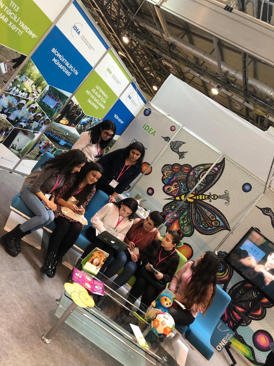 TgtBdu's tweet photo. 14-16 Noyabr 2018-ci il tarixlərində Bakı Expo Mərkəzində IX Azərbaycan Ətraf Mühit sərgisi keçirilib. Bakı Dövlət Universitetinin Ekologiya və Torpaqşünaslıq fakültəsinin tələbələri Tələbə Gənclər Təşkilatının fakültə TGT-si ilə sərgidə iştirak edibler. #BDUTGT #TGT #BDU100 https://t.co/POJ7x7REY7