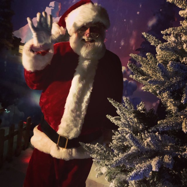 Look who popped in this week to check the Woodlands Elves were hard at work!
#santa #santaiknowhim #webelieve

Our Christmas Grotto is selling fast, book now to avoid disappointment!
woodlandspark.com

#christmasiscoming #christmas #devon #familyfun