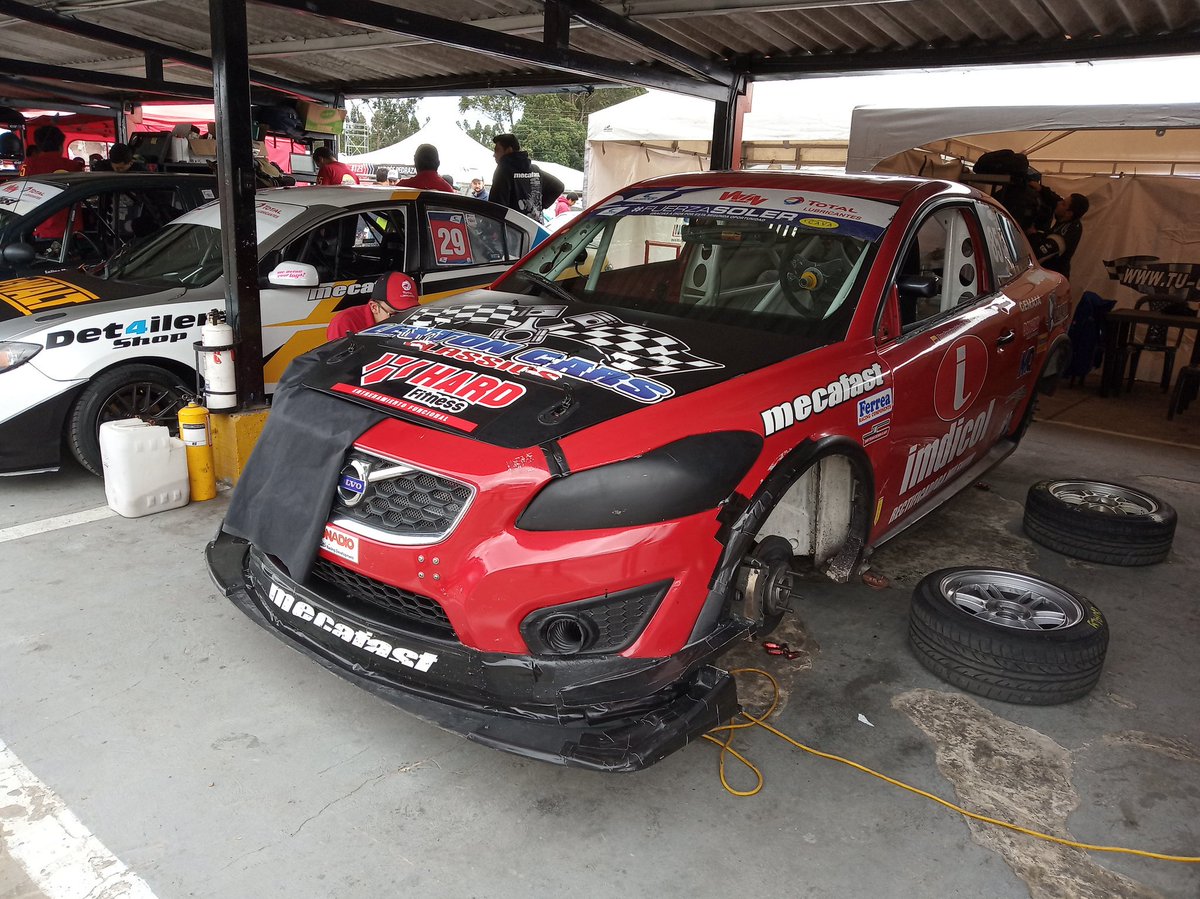 revolucionesnew's tweet photo. Gran final @tc2000colombia en el @Autodromos, por el título de la clase mayor los 3 grandes contendientes Fajardo-Letyon  (Volvo), el @AutostokTeam con sus Renault Sandero en manos de los pilotos @Camilof88 @pipeceballos_ y Escudería cali TC -Mazda 3- con Melkin Marín. https://t.co/2kOGBzRBJx